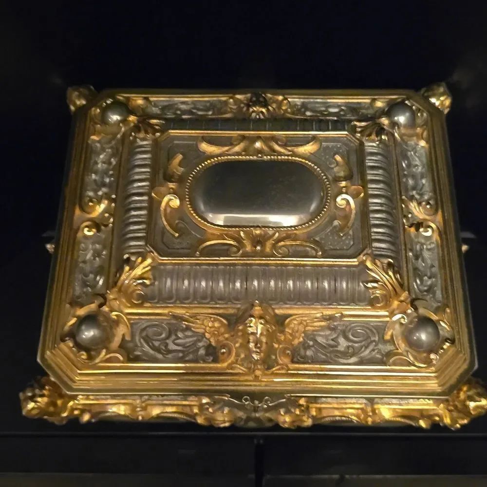 EARHAD & SOHNE VINTAGE CASKET JEWLERY BOX!Elegant Gold and Silver Decorative Box - Picture 2 of 15